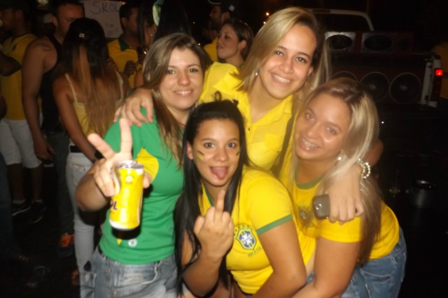 Líder no grupo, Brasil vence Camarões e anima torcida três-lagoense
