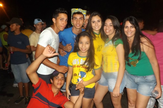 Líder no grupo, Brasil vence Camarões e anima torcida três-lagoense