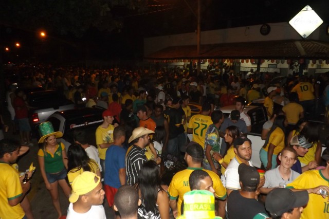 Líder no grupo, Brasil vence Camarões e anima torcida três-lagoense
