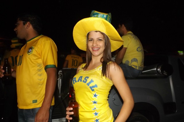 Líder no grupo, Brasil vence Camarões e anima torcida três-lagoense