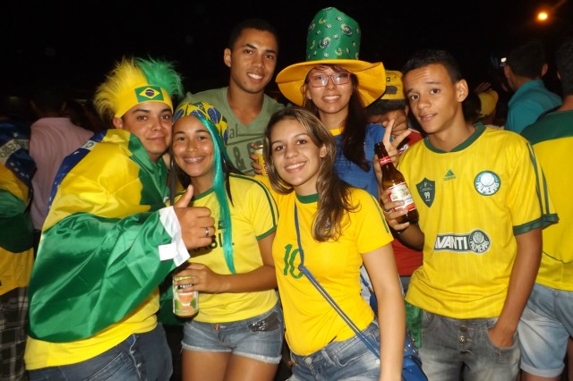 Líder no grupo, Brasil vence Camarões e anima torcida três-lagoense