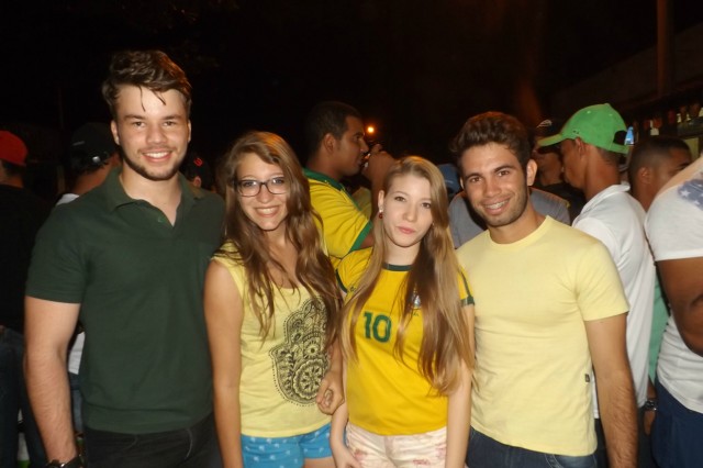 Líder no grupo, Brasil vence Camarões e anima torcida três-lagoense
