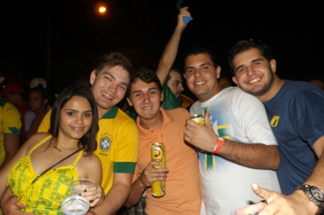 Líder no grupo, Brasil vence Camarões e anima torcida três-lagoense