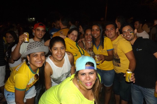 Líder no grupo, Brasil vence Camarões e anima torcida três-lagoense