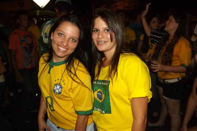 Líder no grupo, Brasil vence Camarões e anima torcida três-lagoense