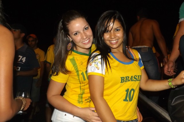 Líder no grupo, Brasil vence Camarões e anima torcida três-lagoense