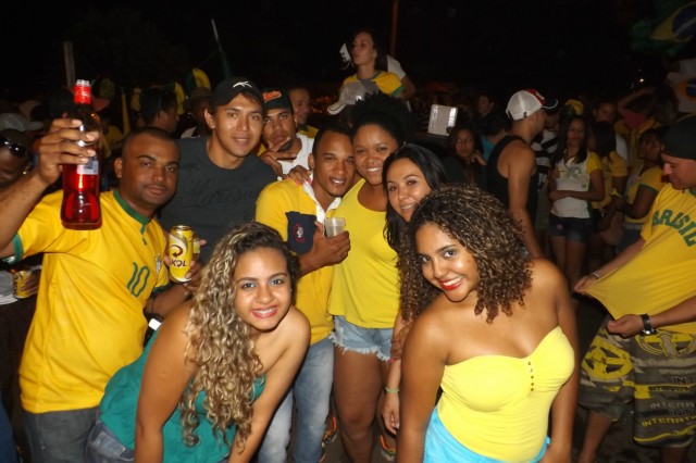 Líder no grupo, Brasil vence Camarões e anima torcida três-lagoense