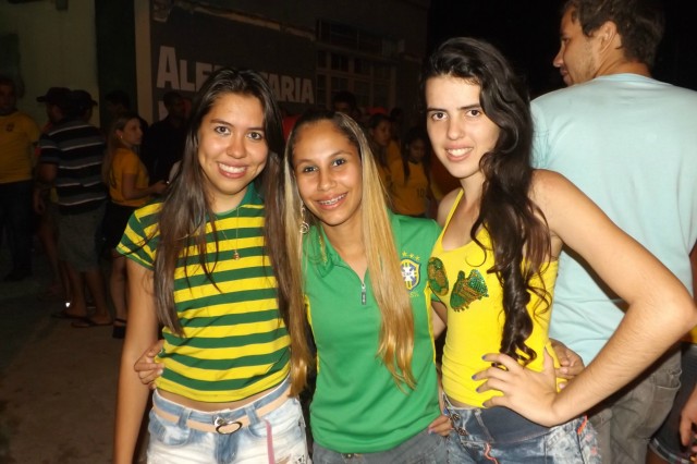 Líder no grupo, Brasil vence Camarões e anima torcida três-lagoense