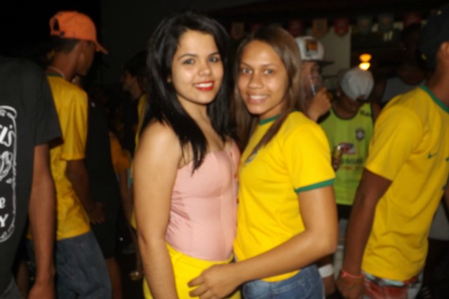Líder no grupo, Brasil vence Camarões e anima torcida três-lagoense