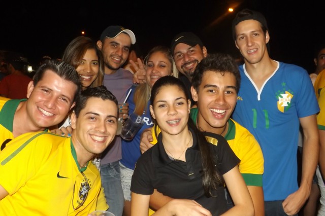 Líder no grupo, Brasil vence Camarões e anima torcida três-lagoense