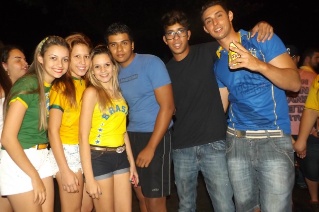 Líder no grupo, Brasil vence Camarões e anima torcida três-lagoense