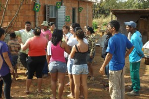 Demolição: famílias perdem casa em reintegração de posse