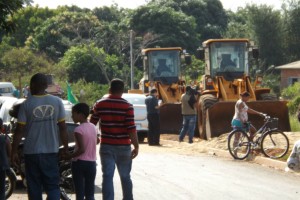 Demolição: famílias perdem casa em reintegração de posse