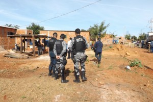 Demolição: famílias perdem casa em reintegração de posse