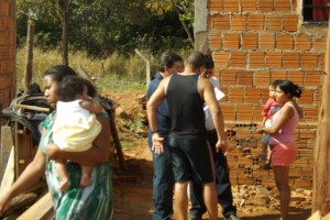 Demolição: famílias perdem casa em reintegração de posse