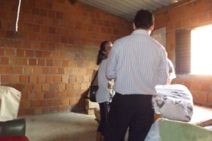 Demolição: famílias perdem casa em reintegração de posse