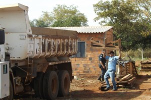 Demolição: famílias perdem casa em reintegração de posse
