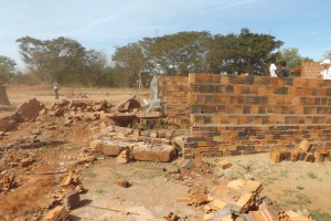 Demolição: famílias perdem casa em reintegração de posse