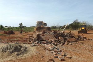 Demolição: famílias perdem casa em reintegração de posse