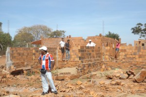 Demolição: famílias perdem casa em reintegração de posse