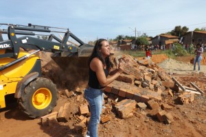 Demolição: famílias perdem casa em reintegração de posse