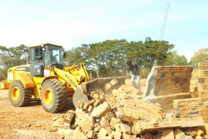 Demolição: famílias perdem casa em reintegração de posse