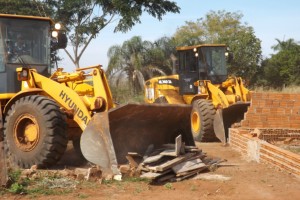 Demolição: famílias perdem casa em reintegração de posse