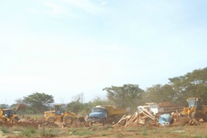 Demolição: famílias perdem casa em reintegração de posse