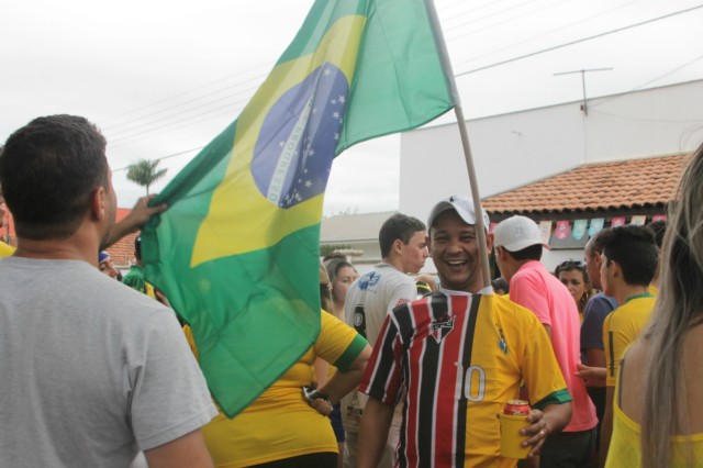 Na sorte, Brasil passa para as quartas de finais