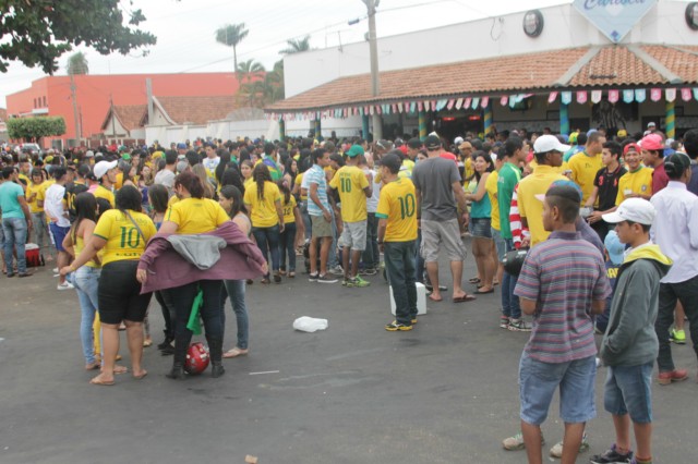 Na sorte, Brasil passa para as quartas de finais