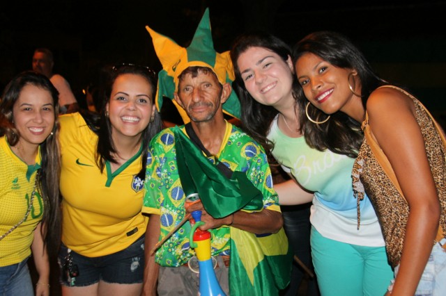 Brasil passa pela Colômbia e garante vaga na semifinal