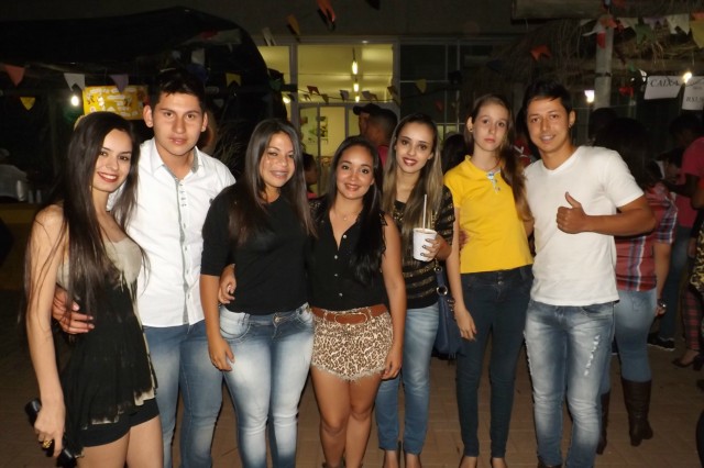 Indústria reúne colaboradores para festança com direito a dança e comidas típicas Indústria reúne colaboradores para festança com direito a dança e comidas típicas