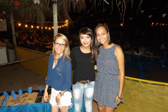 Indústria reúne colaboradores para festança com direito a dança e comidas típicas Indústria reúne colaboradores para festança com direito a dança e comidas típicas