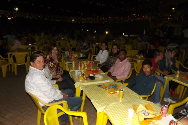 Indústria reúne colaboradores para festança com direito a dança e comidas típicas Indústria reúne colaboradores para festança com direito a dança e comidas típicas