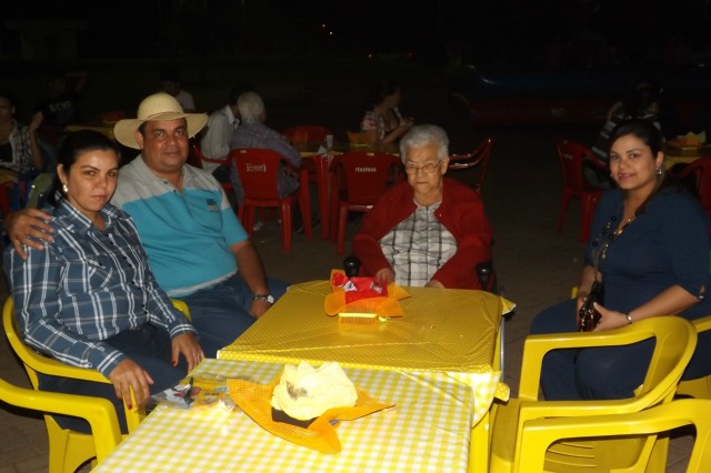 Indústria reúne colaboradores para festança com direito a dança e comidas típicas Indústria reúne colaboradores para festança com direito a dança e comidas típicas