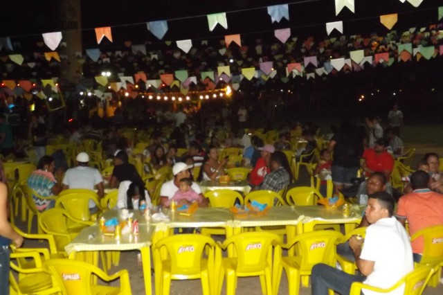 Indústria reúne colaboradores para festança com direito a dança e comidas típicas Indústria reúne colaboradores para festança com direito a dança e comidas típicas