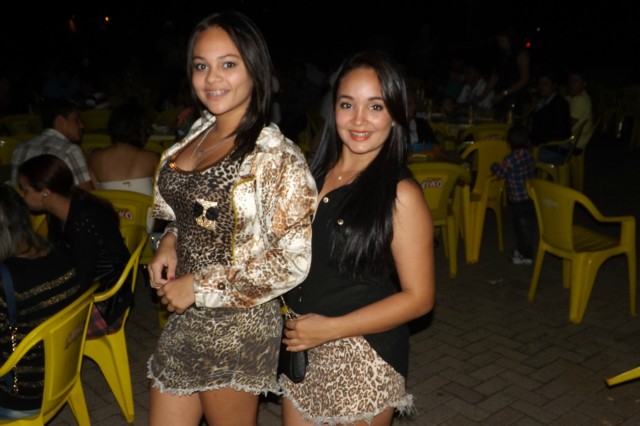 Indústria reúne colaboradores para festança com direito a dança e comidas típicas Indústria reúne colaboradores para festança com direito a dança e comidas típicas