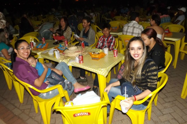 Indústria reúne colaboradores para festança com direito a dança e comidas típicas Indústria reúne colaboradores para festança com direito a dança e comidas típicas