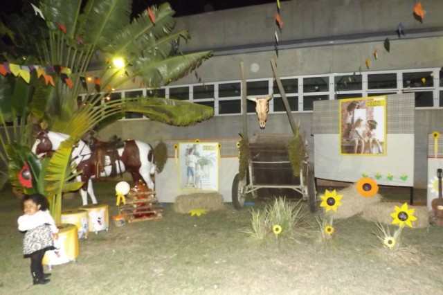 Indústria reúne colaboradores para festança com direito a dança e comidas típicas Indústria reúne colaboradores para festança com direito a dança e comidas típicas