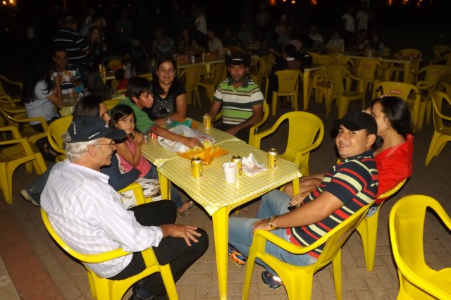 Indústria reúne colaboradores para festança com direito a dança e comidas típicas Indústria reúne colaboradores para festança com direito a dança e comidas típicas