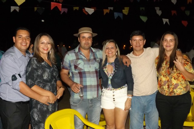 Indústria reúne colaboradores para festança com direito a dança e comidas típicas Indústria reúne colaboradores para festança com direito a dança e comidas típicas