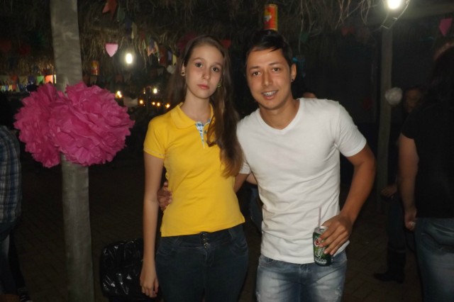 Indústria reúne colaboradores para festança com direito a dança e comidas típicas Indústria reúne colaboradores para festança com direito a dança e comidas típicas