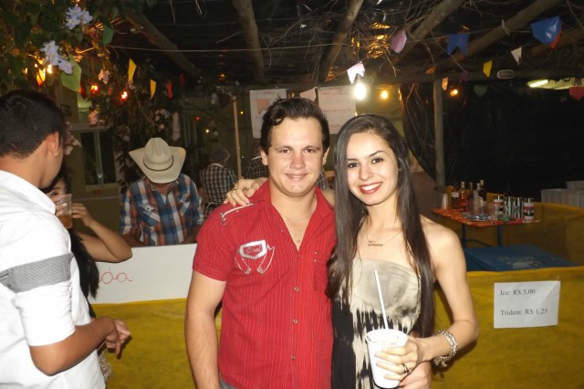 Indústria reúne colaboradores para festança com direito a dança e comidas típicas Indústria reúne colaboradores para festança com direito a dança e comidas típicas