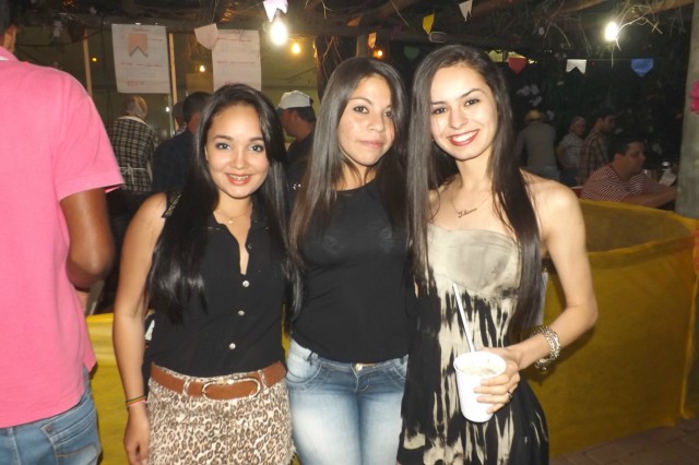 Indústria reúne colaboradores para festança com direito a dança e comidas típicas Indústria reúne colaboradores para festança com direito a dança e comidas típicas