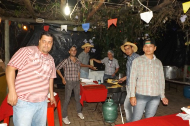 Indústria reúne colaboradores para festança com direito a dança e comidas típicas Indústria reúne colaboradores para festança com direito a dança e comidas típicas