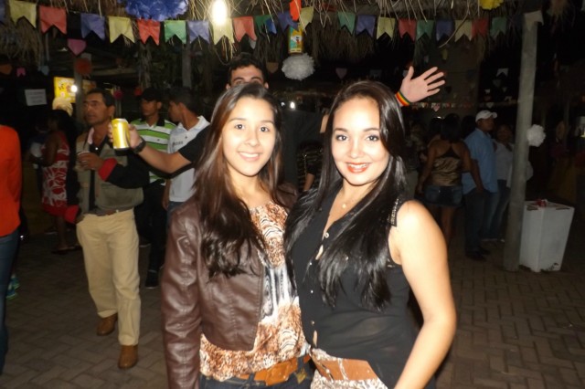 Indústria reúne colaboradores para festança com direito a dança e comidas típicas Indústria reúne colaboradores para festança com direito a dança e comidas típicas