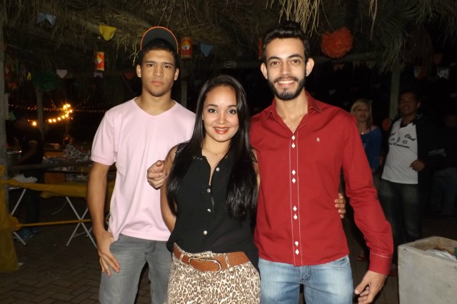 Indústria reúne colaboradores para festança com direito a dança e comidas típicas Indústria reúne colaboradores para festança com direito a dança e comidas típicas