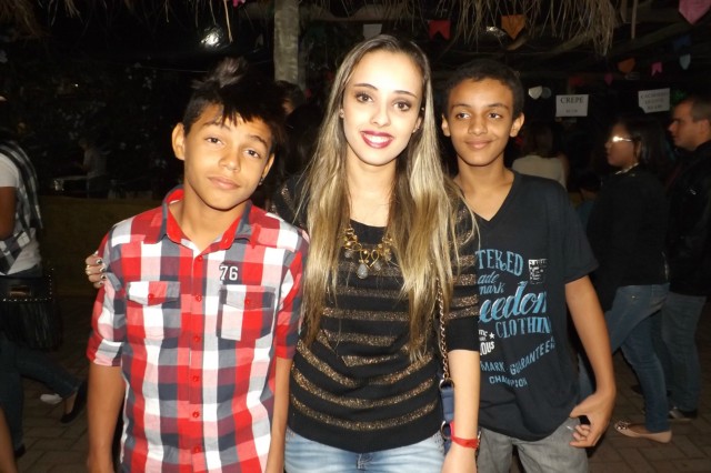 Indústria reúne colaboradores para festança com direito a dança e comidas típicas Indústria reúne colaboradores para festança com direito a dança e comidas típicas