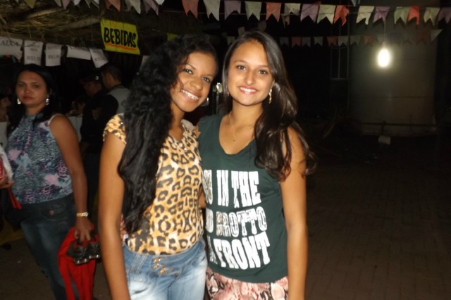 Indústria reúne colaboradores para festança com direito a dança e comidas típicas Indústria reúne colaboradores para festança com direito a dança e comidas típicas