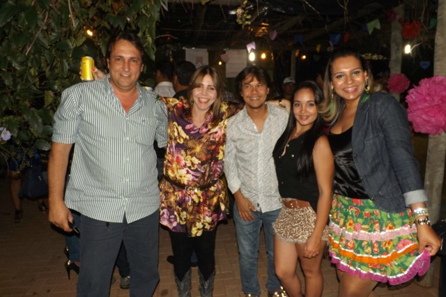 Indústria reúne colaboradores para festança com direito a dança e comidas típicas Indústria reúne colaboradores para festança com direito a dança e comidas típicas